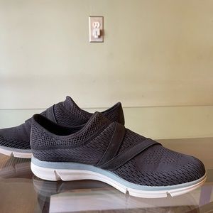 Merrell Women’s Zoe Sojourn e-Mesh Sneaker, black, size 8